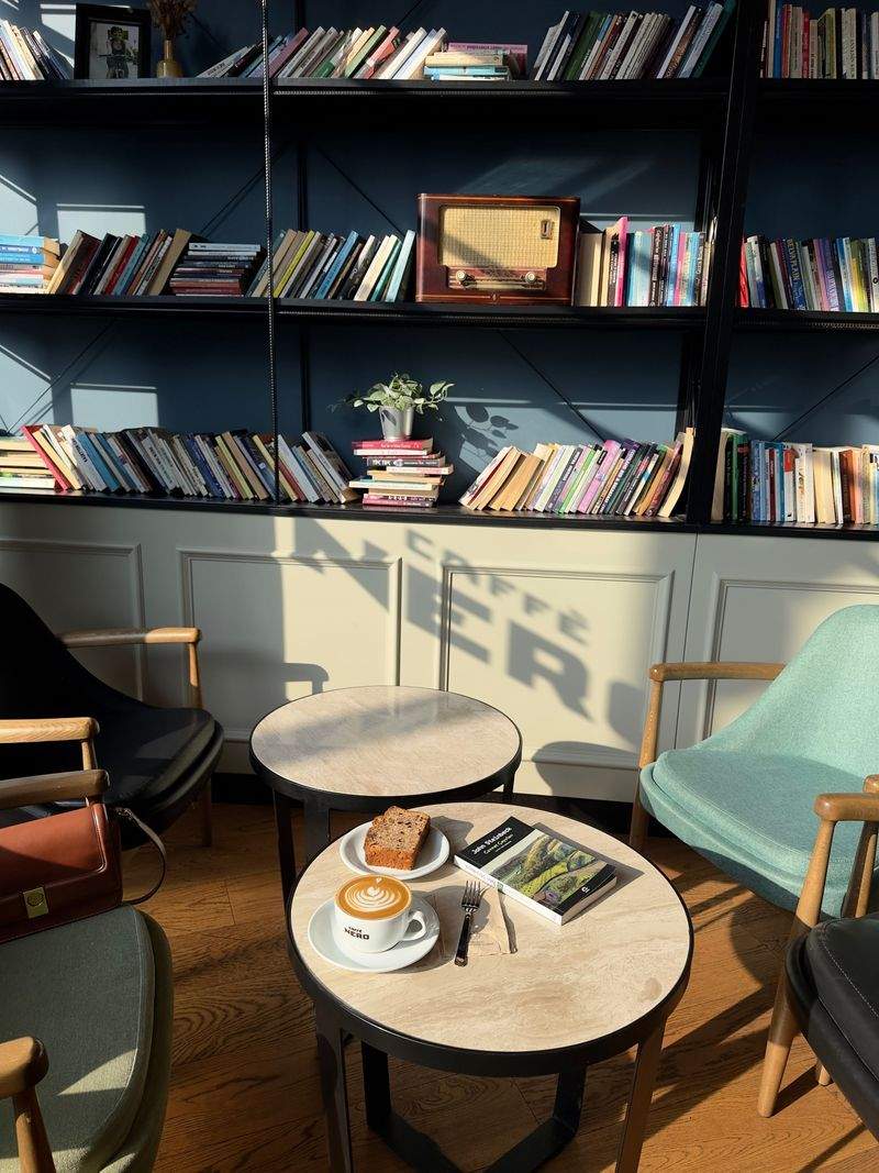 Buchcafé Seitenklang 14