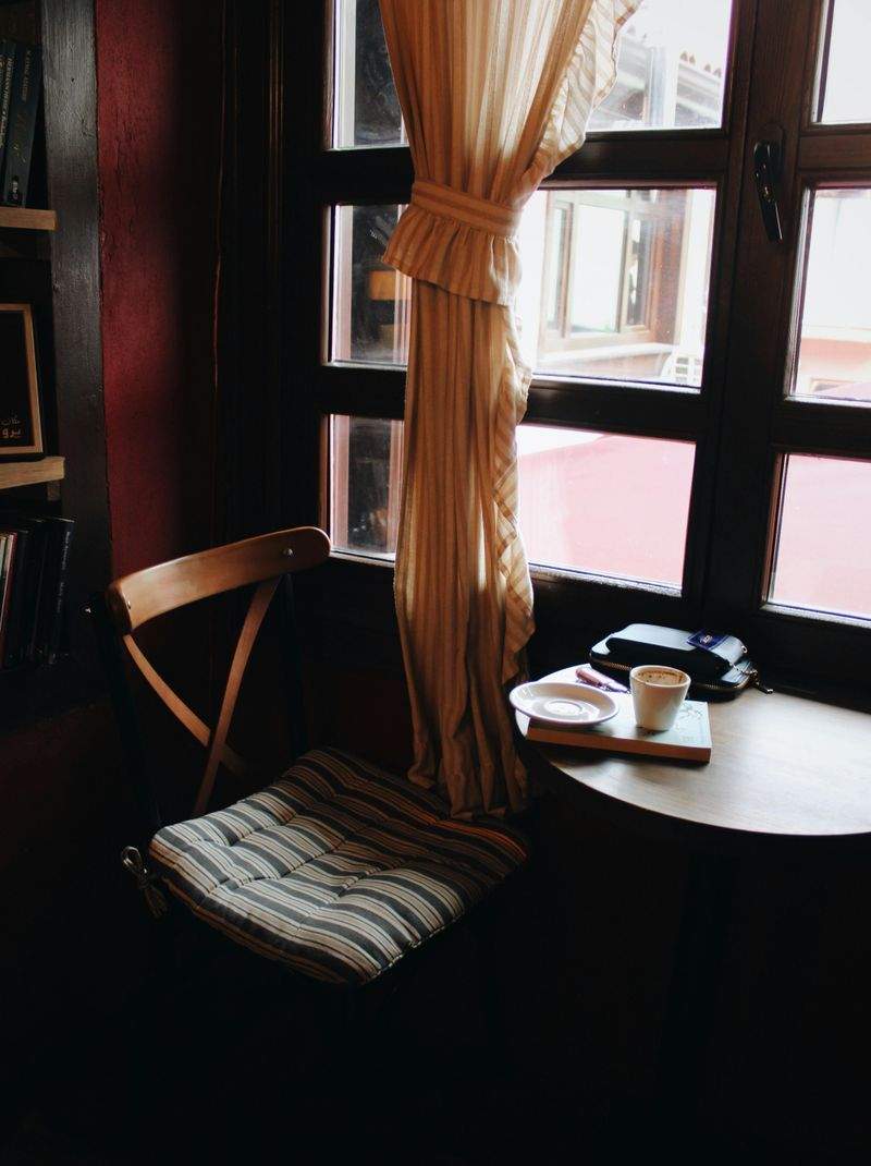 Buchcafé Seitenklang 7